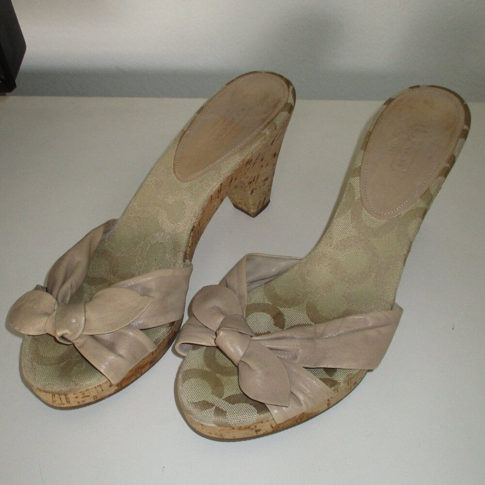 Coach "Karen" Womens Logo Slide Open Toe 1" Platform Pump w/1.5" (net) Heel-10M